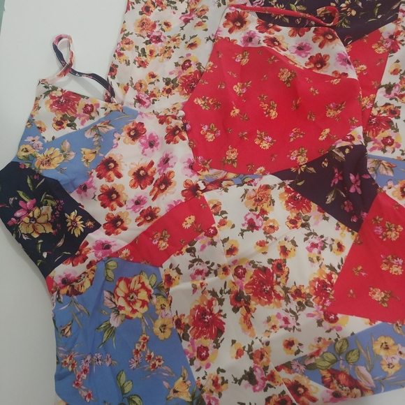 Gilli Multi Floral Patchwork Slit V-Neck Dress - Picture 5 of 7